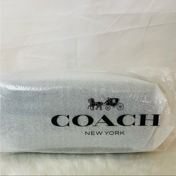 NWT Coach travel kit in Signature Canvas with Como Print and Coach Patch - Picture 7 of 8